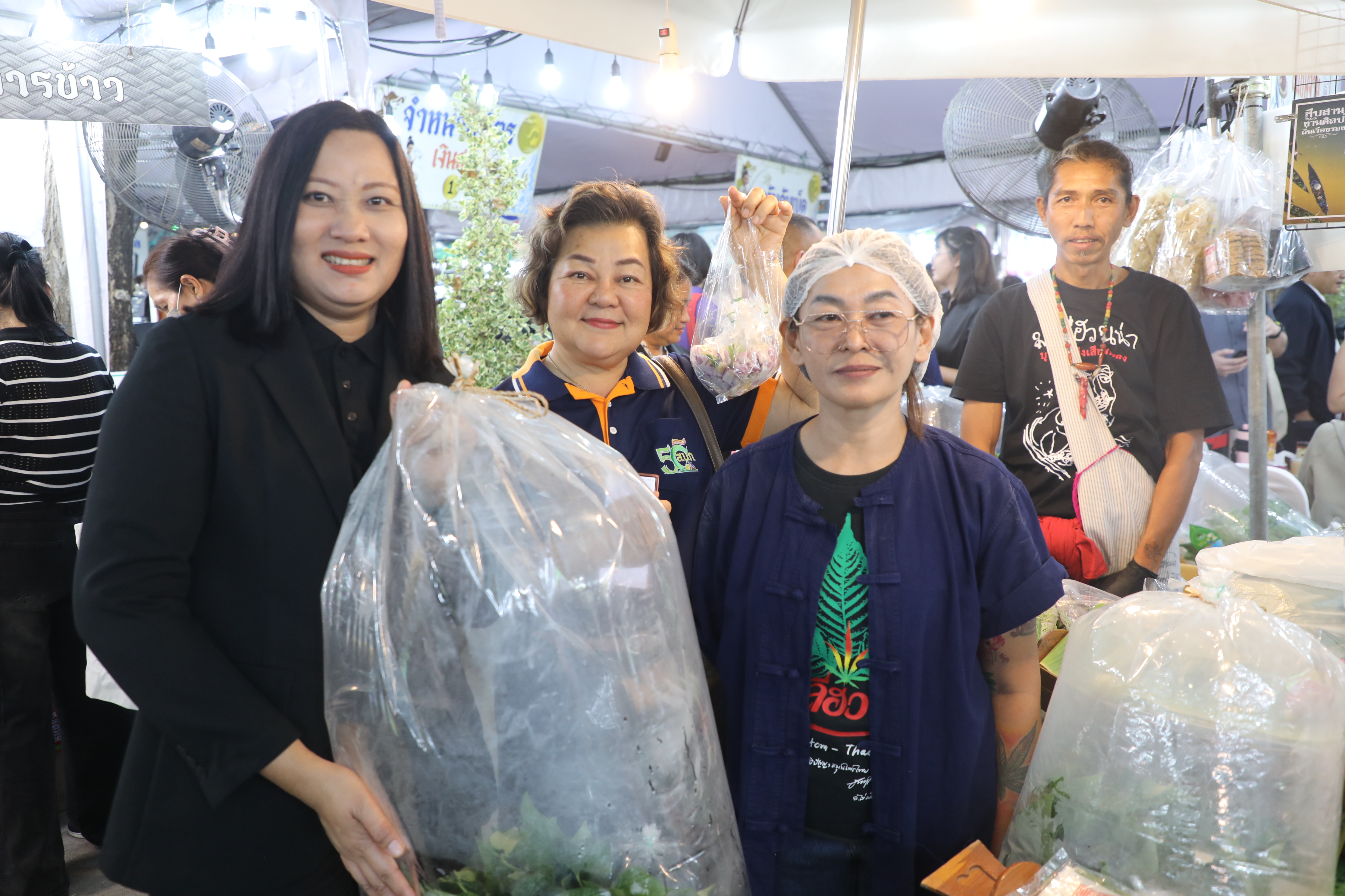 title - ส.ป.ก. ร่วมออกร้าน ภายในบูธกระทรวงเกษตรและสหกรณ์ งานกาชาด ประจำปี 2568